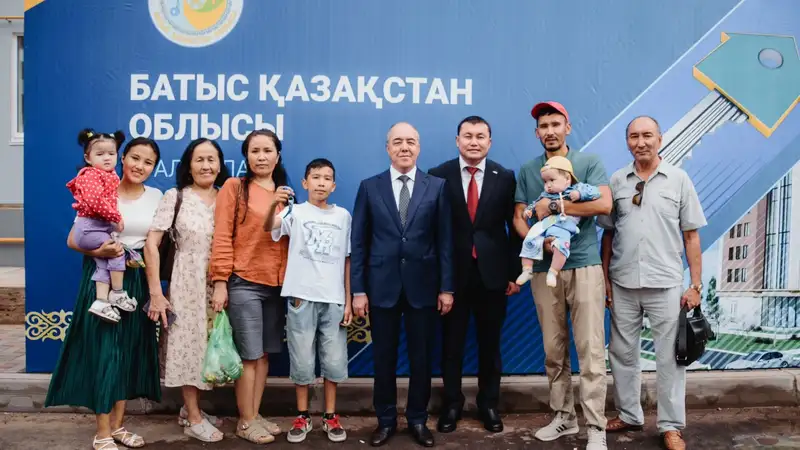 Жительница Уральска поблагодарила президента за новый дом, построенный после паводков