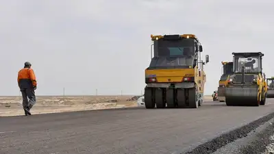 Появились фотографии важной трассы в Мангистау, которая полвека нуждалась в реконструкции, фото - Новости Zakon.kz от 24.07.2024 13:31