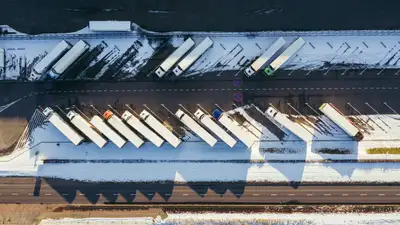 Фуры, фура, грузовые машины, грузовая машина, грузовик, грузовики, перевозка груза, груз, грузовая машинам грузовые машины, грузоперевозки, грузовые перевозки, трасса, дорога, фото - Новости Zakon.kz от 26.02.2025 11:15