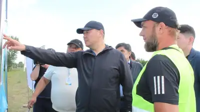 Шарлапаев проверил темпы строительства жилья для пострадавших от паводков в Акмолинской области , фото - Новости Zakon.kz от 25.07.2024 19:00