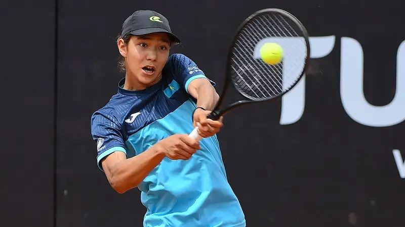 Казахстанский теннисист сенсационно вышел в четвертьфинал Кубка президента