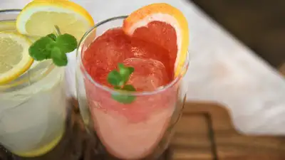 Какие летние напитки могут испортить зубы и почему, фото - Новости Zakon.kz от 27.07.2024 11:05