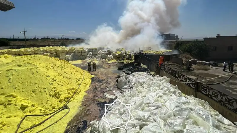 Пожар в индустриальной зоне Шымкента: огонь охватил уже 1200 квадратных метров