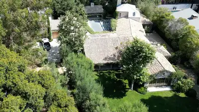 Бен Аффлек решил переехать от жены в собственный дом, фото - Новости Zakon.kz от 28.07.2024 07:35