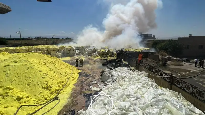 Стала известна площадь пожара в индустриальной зоне Шымкента, где горела сера