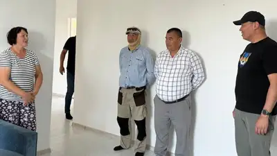 Темпы восстановления жилья для пострадавших от паводков в ЗКО проверил Канат Шарлапаев, фото - Новости Zakon.kz от 29.07.2024 21:55