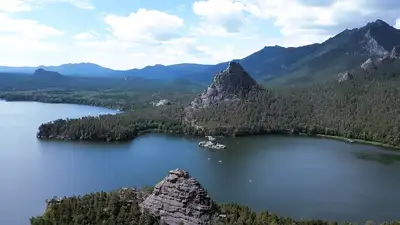 скала Жумбактас, туристы, вандалы , фото - Новости Zakon.kz от 30.07.2024 14:38