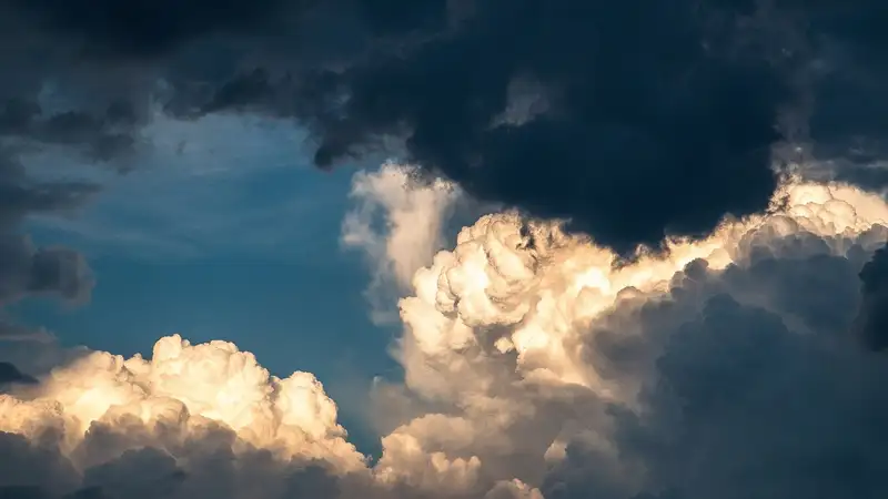 Пыльная буря, гроза и жара до +40: в 13 областях РК объявили штормовое предупреждение