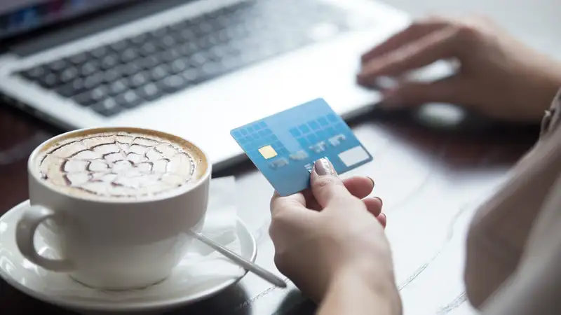 Безнал или наличные: как предпочитают использовать платежные карты казахстанцы