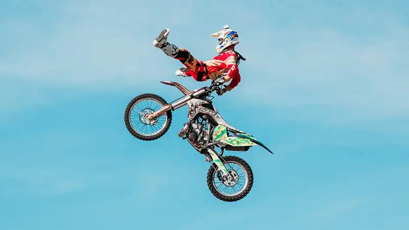 Не путайте экстрим с вандализмом: топ-3 самых бесстрашных казахстанцев