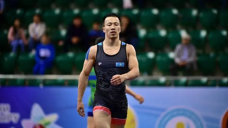 Казахстанский борец греко-римского стиля проиграл сопернику, но сохранил шансы на медаль ОИ