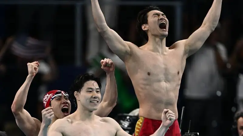 Париж-2024: Китайские пловцы впервые за 64 года выиграли в эстафете у США
