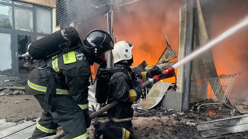 Двухэтажное кафе и донерная загорелись в Жамбылской области