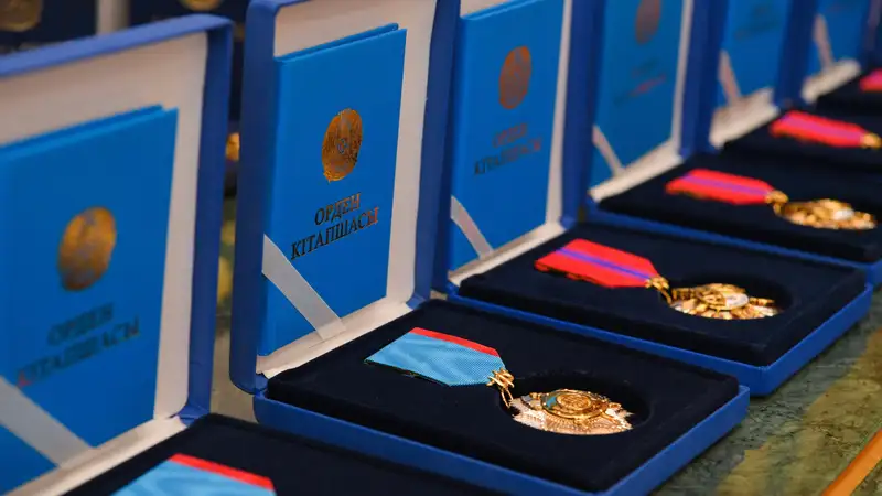 За какие заслуги президент Казахстана наградил военнослужащих и правоохранителей