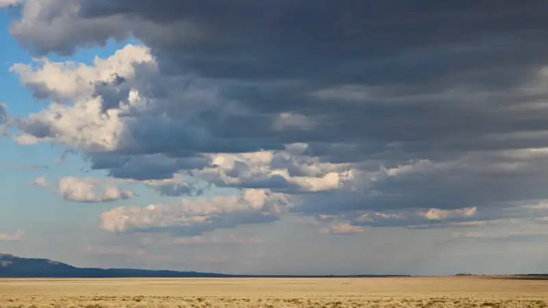 Пыльная буря, заморозки и шквал: штормовое предупреждение объявили в 15 областях РК
