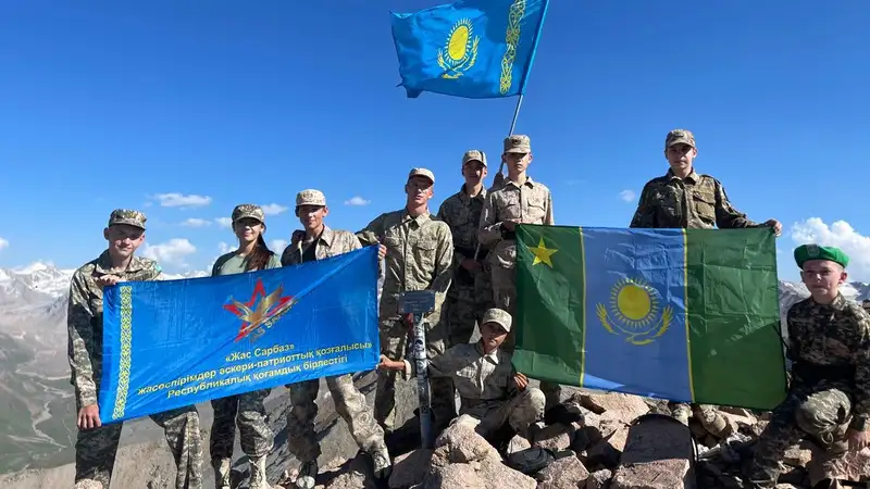 Юнармейцы проходят альпинистскую подготовку на пограничной заставе Алма-арасан