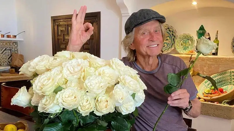 79-летний Майкл Дуглас показал взрослого сына