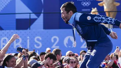 Демеу Жадраев в Париже, фото - Новости Zakon.kz от 09.08.2024 03:03