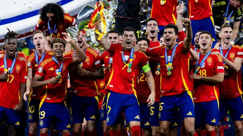 Два лидера сборной Испании получили наказание от УЕФА