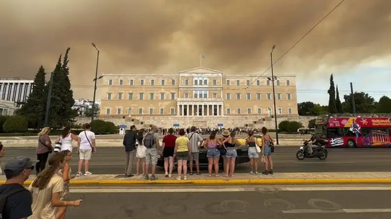 Лесные пожары обрушились на Грецию и подбираются к Афинам