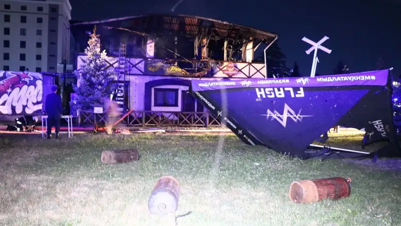 Пожарным удалось предотвратить взрывы во время крупного пожара в кафе Алматы