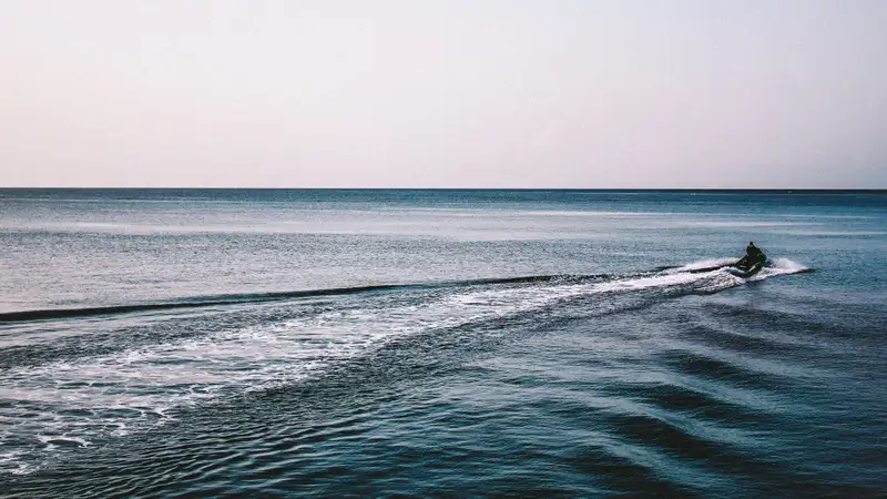 Гидроцикл врезался в тюбинг с отдыхающими в Туркестанской области