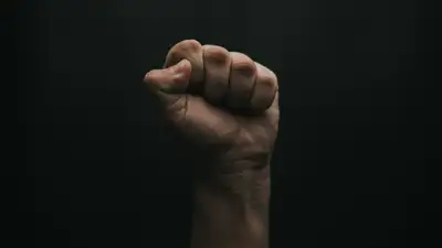 Турецкие депутаты устроили массовую драку с кровопролитием, фото - Новости Zakon.kz от 18.08.2024 02:54