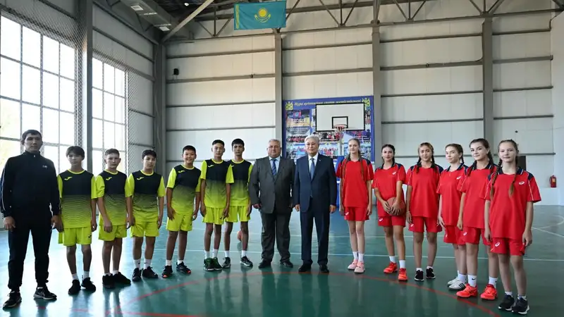 Президент ознакомился с деятельностью социальных объектов села Шахтер в Карагандинской области