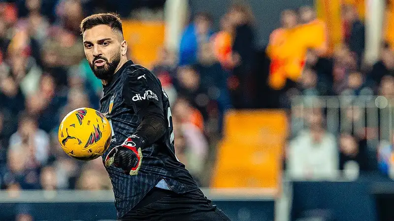 Вратарь сборной Грузии по футболу близок к переходу в "Ливерпуль"