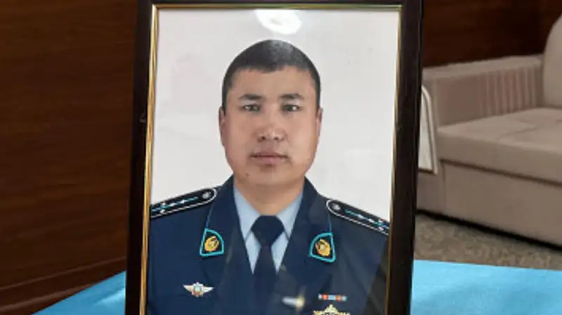 Многодетный отец: что известно о погибшем в ДТП в Жамбылской области полицейском