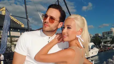 Известная российская певица застряла с возлюбленным на горящем острове, фото - Новости Zakon.kz от 20.08.2024 11:16