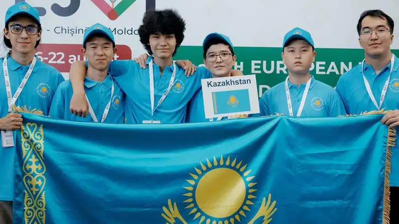 Четыре медали завоевали казахстанские школьники на олимпиаде по информатике