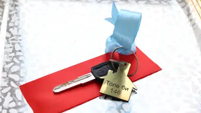 выдача ключей от квартир, фото - Новости Zakon.kz от 02.10.2024 11:53