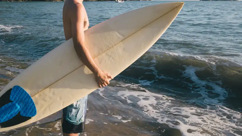 Мужчин на сапбордах унесло на восемь километров от берега Каспийского моря