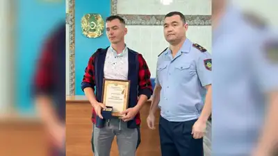 Жителя Лисаковска наградили за спасение утопающего, фото - Новости Zakon.kz от 27.08.2024 19:55