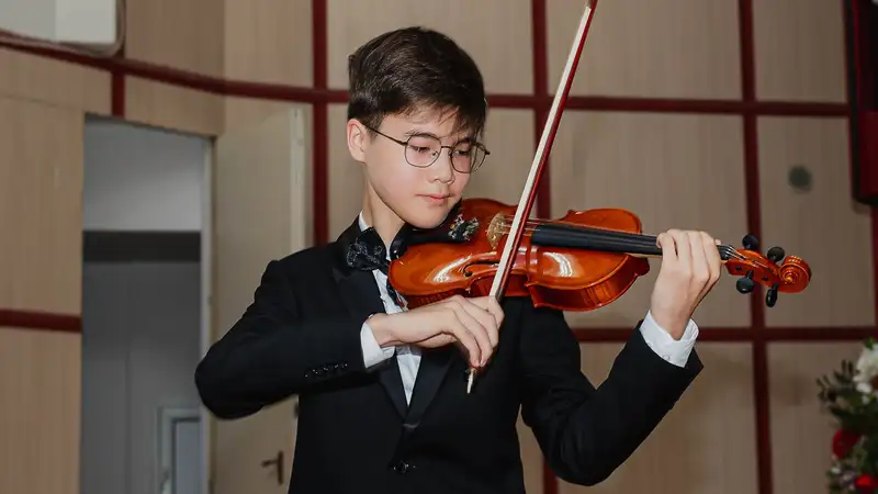 Как 13-летний казахстанский скрипач покорил Австрию