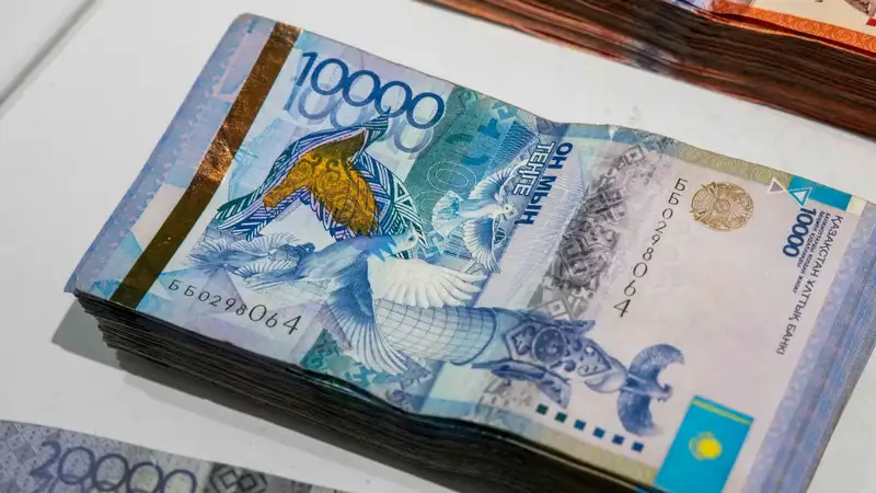 Эксперты рассказали, почему тенге продолжает снижение