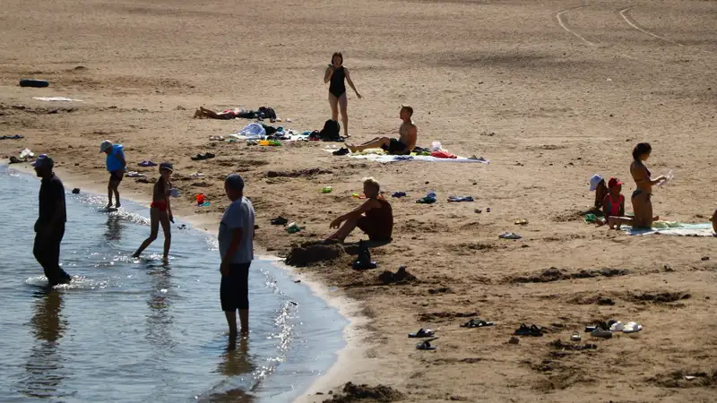 В каком состоянии новый пляж в Конаеве и какие объекты построят к следующему сезону