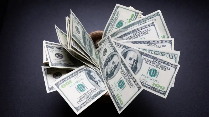Доллар подешевел: продолжит ли курс снижаться в сентябре