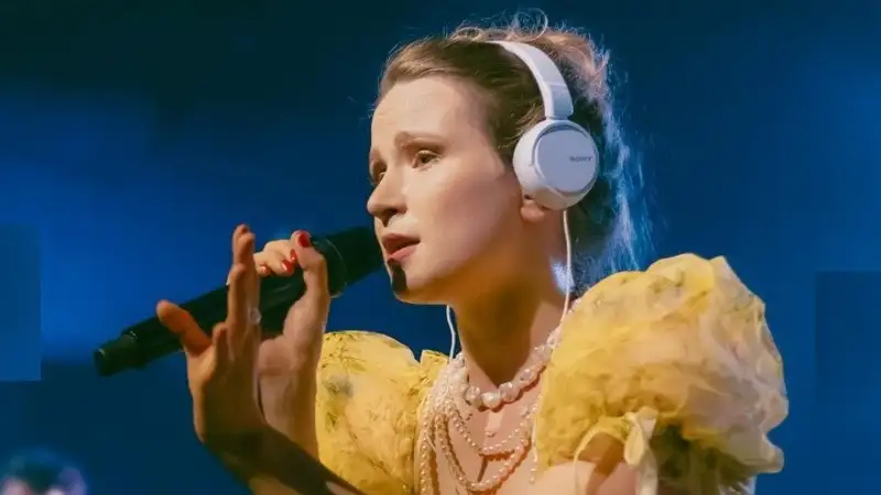 Уголовное дело завели на певицу Монеточку