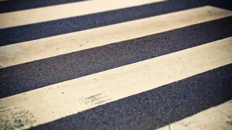 Шестиклассница попала под колеса автомобиля на пешеходном переходе в Семее