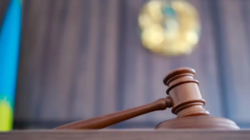 Двух мужчин наказали за драку на дороге в Астане