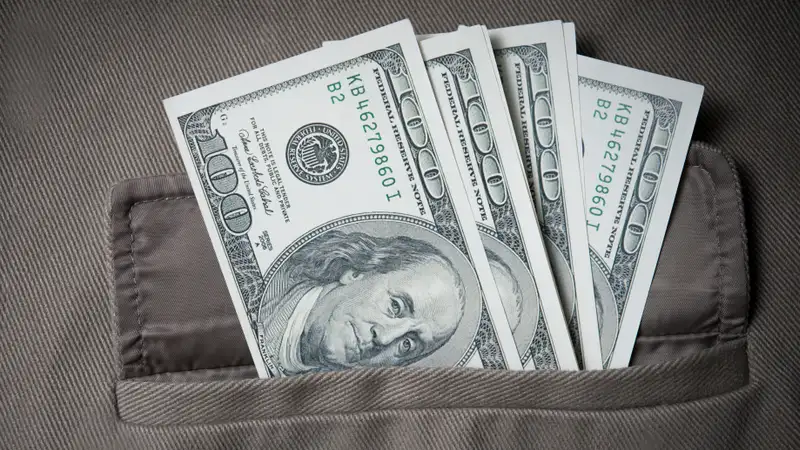 Доллар снова приближается к 480 тенге: что будет с курсом на следующей неделе