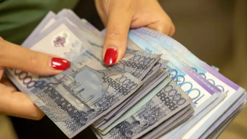 На среднюю зарплату в Казахстане можно быть богачом в Иране и нищим в Эстонии