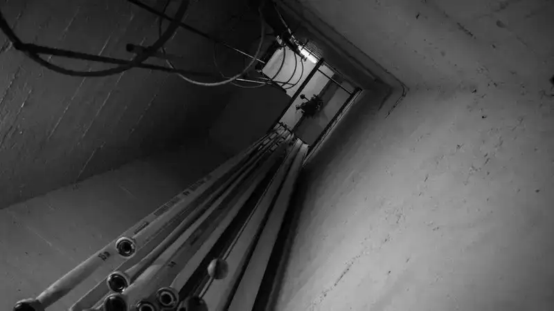 59-летний пациент упал в шахту лифта в больнице ЗКО