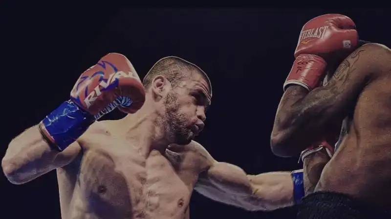 Звезда казахстанского бокса ярко завершил бой за титул