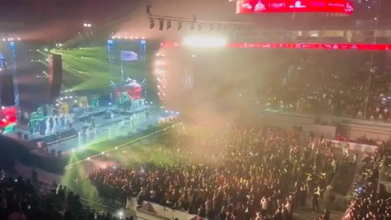 12 тысяч человек в Астане исполнили известную казахскую песню о мамах