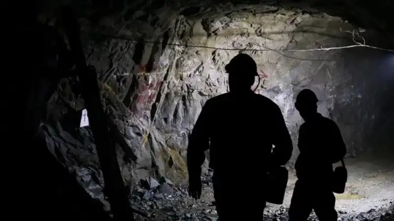 Рабочего насмерть завалило горной породой на месторождении в Жамбылской области