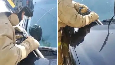 Автомобиль загорелся вблизи жилого дома в Актобе, фото - Новости Zakon.kz от 24.09.2024 18:08