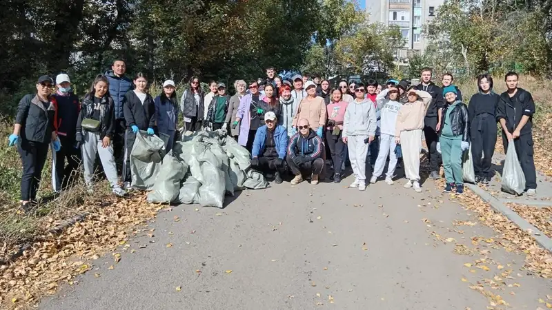 Студенты и магистранты Костанайского университета приняли участие в субботнике в рамках "Таза Қазақстан"